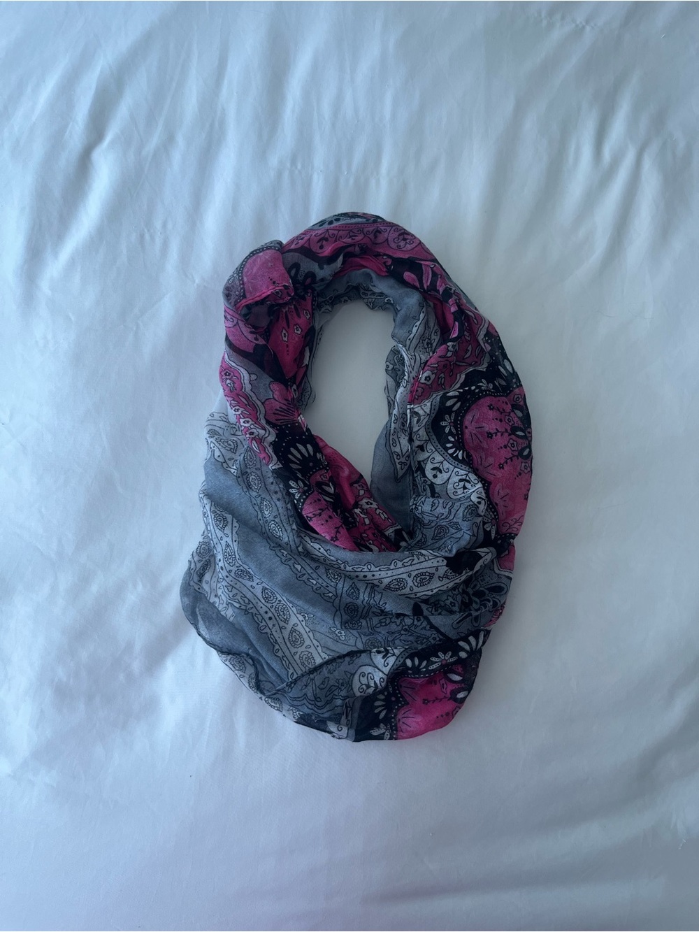 Y2K 2000s Pink and grey patterned scarf
